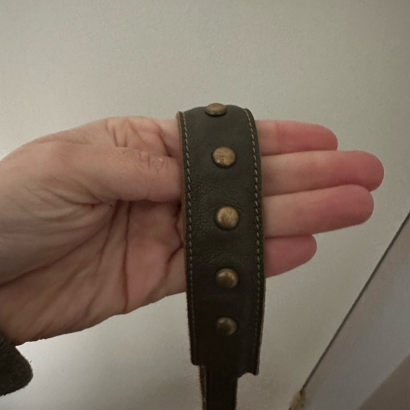 Isabella Fiore Olive Green leather crossbody purse - Picture 6 of 13